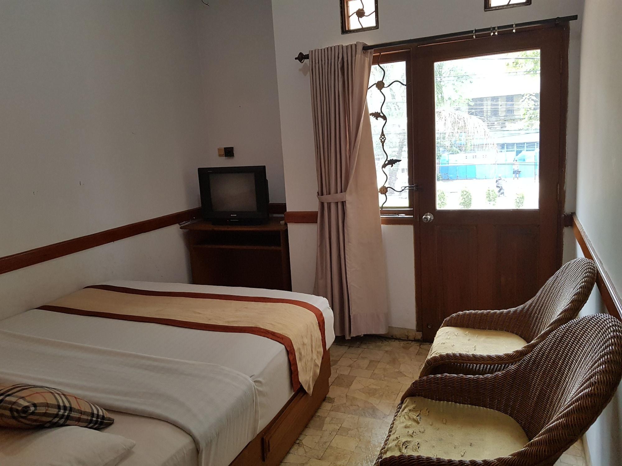 Oyo 1945 Hotel Bali Indah Bandung Exterior foto